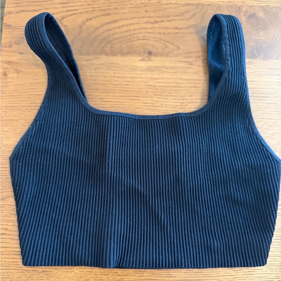 ARITZIA BLACK TANK - Picture 4 of 7